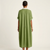 Kamira | Haljina sa kratkim rukavima i dugmadi na prednjem delu sa kontrastnim okovratnikom